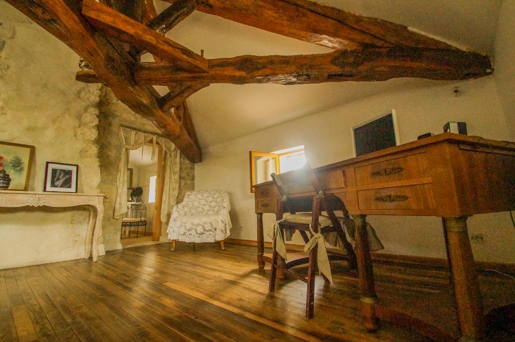 Chambres D'Hotes Domaine De La Rose Des Vents Castelnau-sur-l'Auvignon Room photo